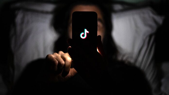 TikTok, Phone, Teens