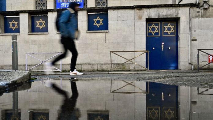 france religion judaism vandalism