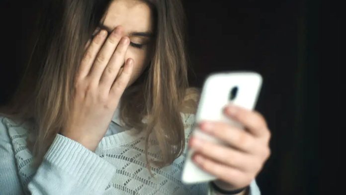 070518 social media women