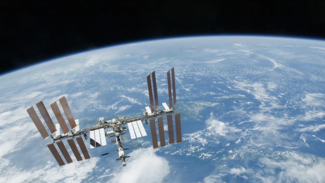 724317 11 28 international space station