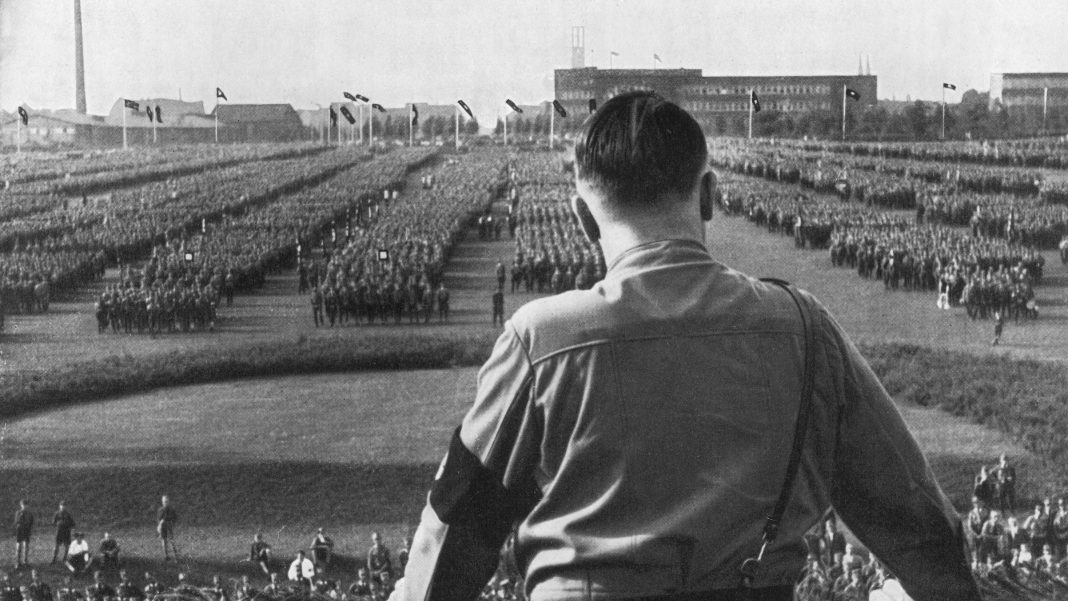 hitler reviews troops
