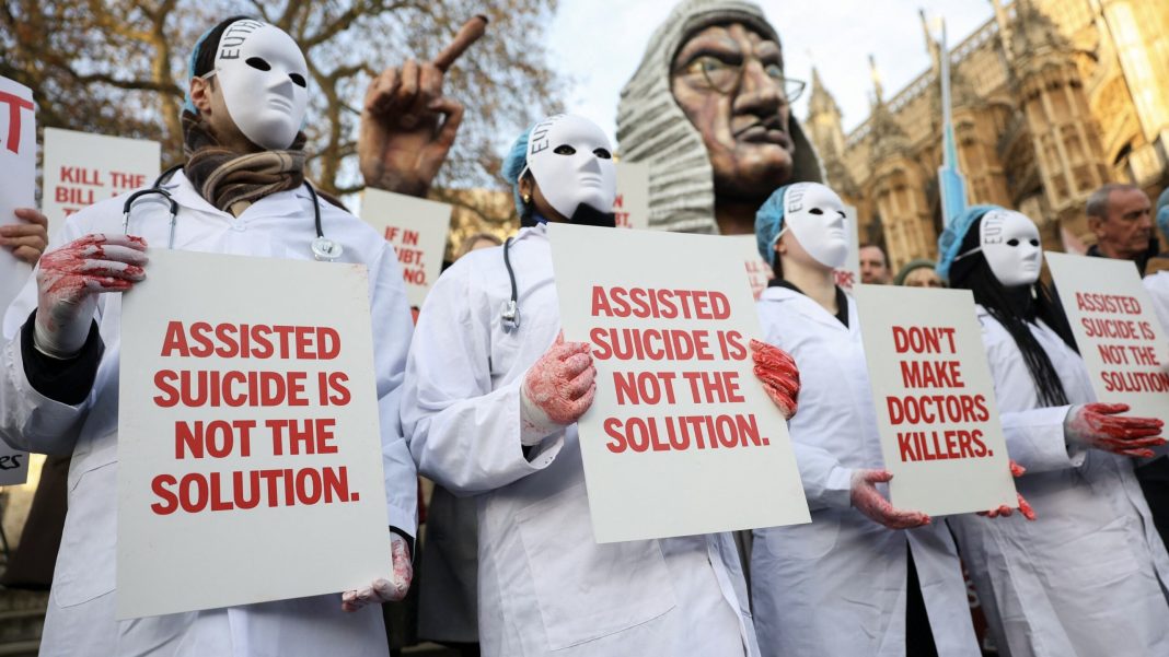 20241129t1212 britain assisted dying protests 1785751 scaled 2