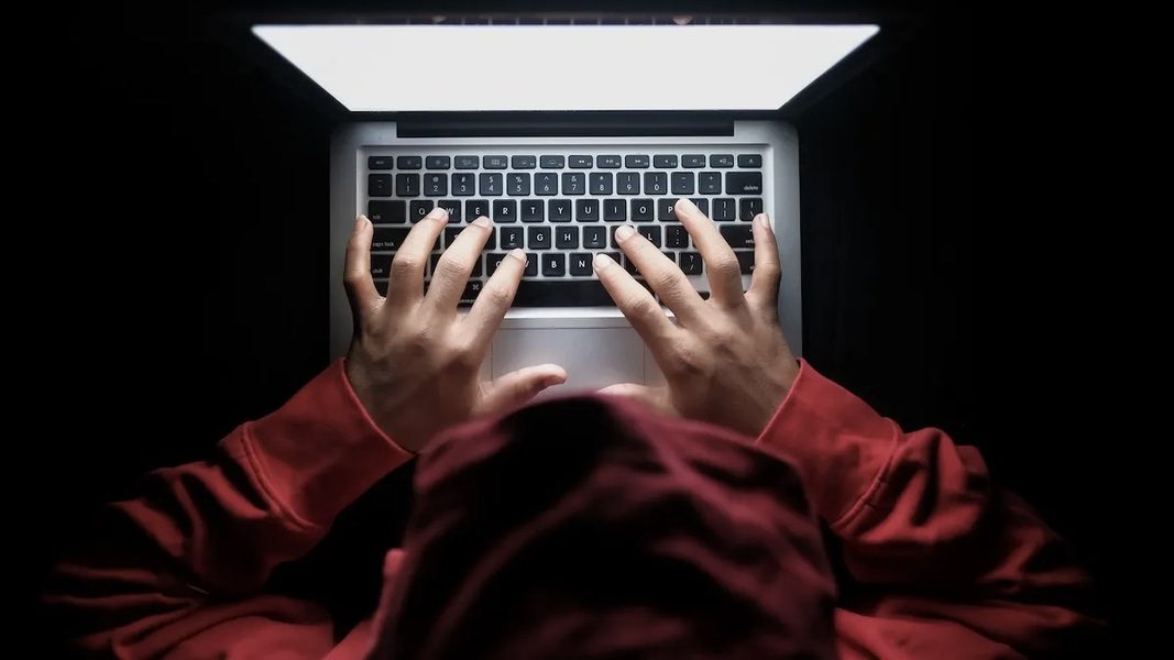 67c8936e8772dbceb754ec88 67c893078b45252fb59934f5 how to tell if someone is scamming you online