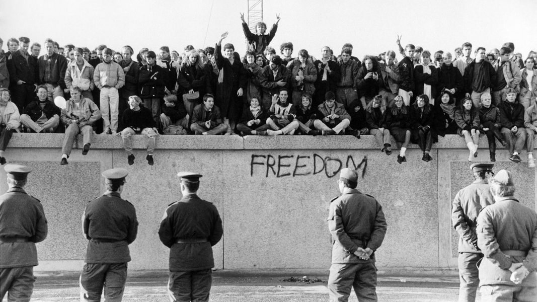 berlin wall reference 548158715 2